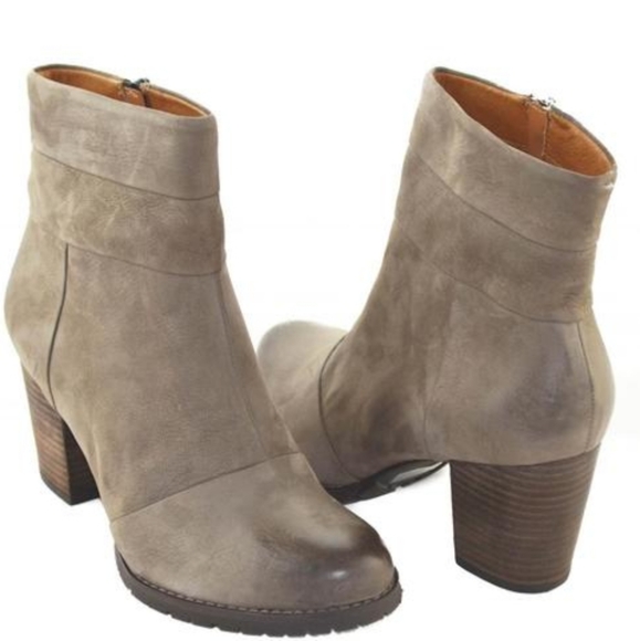 Clarks Shoes - Clark's Indigo Mission burnished booties 9.5